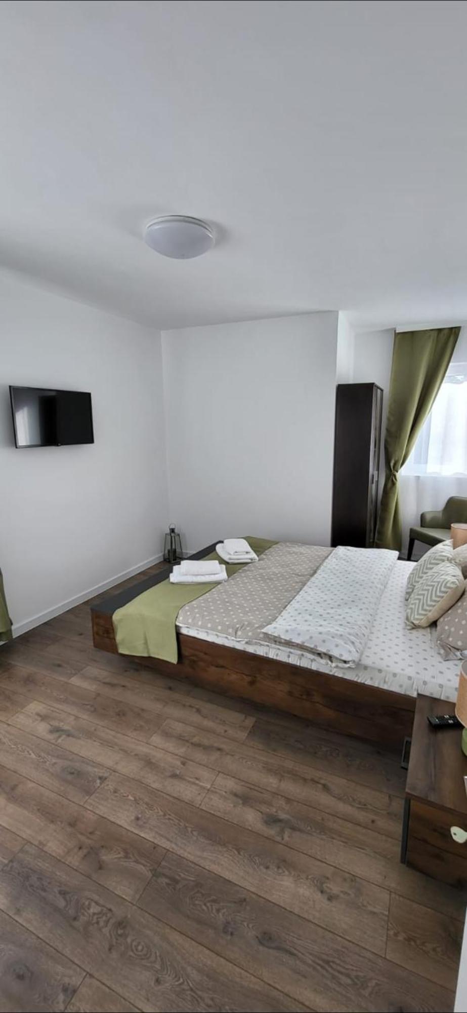Hotel Huesca House à Turda Extérieur photo